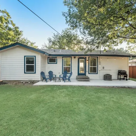 WALK TO THE STADIUM from STADIUM CIRCLE DR, a cozy 3-bedroom house in Arlington