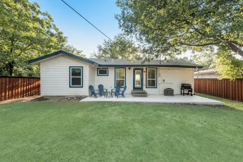 WALK TO THE STADIUM from STADIUM CIRCLE DR, a cozy 3-bedroom house in Arlington