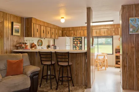 Private Beach Access Trail And Peaceful Wooded Setting Отели рядом с достопримечательностью «Нью Дангенесс Лайтхаус»