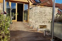 2 bed Barn, open living space , pet friendly, rural, with easy access from M4