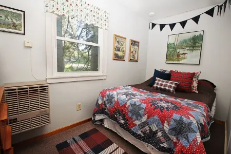 Cozy Cottage on Maple Lake in Three Lakes, WI