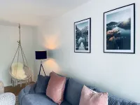 Modern vacation apartment "La Fredo" near Lake Starnberg, 5 minutes' walk to public transport Hotels in Wolfratshausen