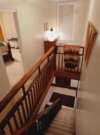 THIS OLD HOUSE near PSU and LHU and Sayers Lake Отели в г. Ховард