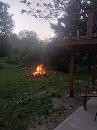 Cabin in the woods. Minutes to Watkins Glen State Park, Racetrack & Wine Trail! Отели рядом с достопримечательностью «Парк штата Уоткинс Глен»