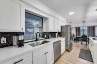 Ultimate Comfort & Modern Elegance in our Renovated Pool House with Hot Tub