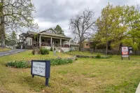 NEW! UPTOWN Cottages - 2bed/1bath-new furnishings!