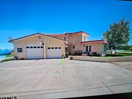 Experience Scottsbluff charm in our spacious 4-bedroom retreat Отели в г. Митчелл