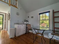 Cozy cottage with Ninigret Pond access and a short walk to the beach