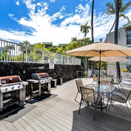 Super Clean~Ocean Front! Watch Whales & Dolphins While Having Your Coffee