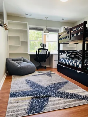 Beach Getaway Heart of E.I.- Dog Friendly Fenced yard, HotTub, FirePit, GameRoom