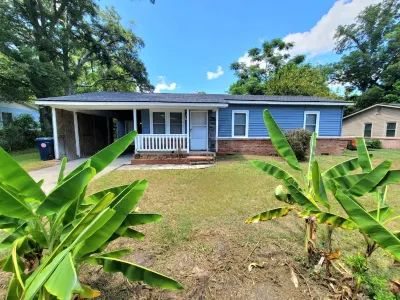 Sleeps 6 - Centrally Located to Mcrd PI & Downtown! Hotel dekat Spanish Moss Trail Train Depot