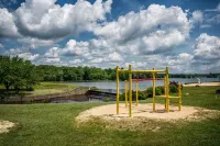 Inn Kognito 5  Vacation house hot tub, sauna, walking trails, game room fire pit