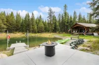 Secluded cabin with your own pond. Waterfront steps away. 30min to ski big mtn