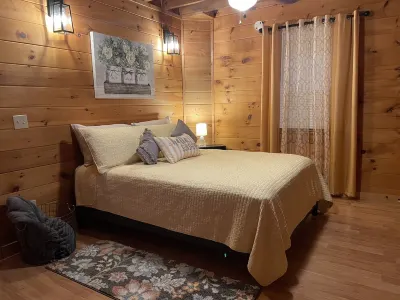 Cheerful & Cozy 2Bd/2BA  Cabin. Amazing Rates for Your Visit! Hotels near Our Place Books, Coffees, Unique Gifts