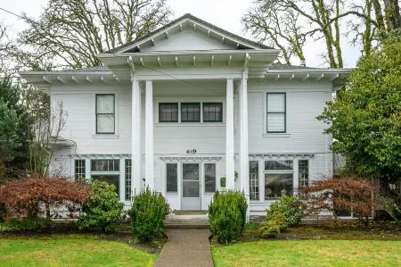 Beautiful Wine Country Escape