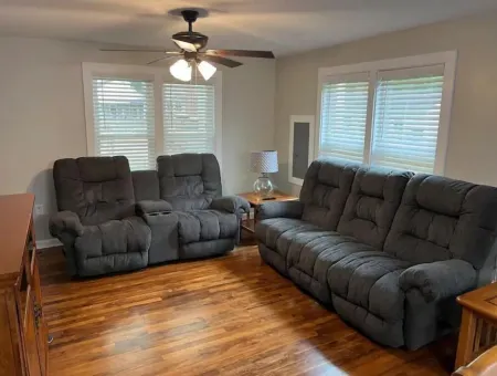 3 bedroom home quiet neighborhood close to trails Отели в г. Логан