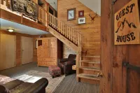 The Dirtyface Mountain Lodge Cup#1596Rustic Charm, Minutes to Leavenworth, Pool