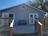Dog Friendly !! Renovated House in East Panama City, Near Tyndall AFB  & PCB, 帕克住宿飯店