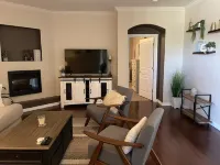Townhome away from home! Near downtown Chandler/Gilbert. Heated pool and jacuzzi