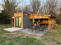 Modern Glamping Cabin in Springfield with king bed and AC on 3 private acres. - Feriehus