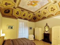 Historic house with garden in front of the Grotta Giusti Thermal pool near Lucca モンスンマーノ・テルメのホテル