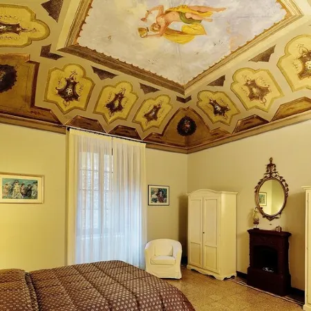 Historic house with garden in front of the Grotta Giusti Thermal pool near Lucca Отели в г. Монсуммано-Терме