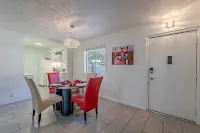 Chic Artsy Pad-Cold A/C-Old Town Entertainment Dist-Huge Heated Pool & Spa-Patio