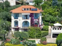 Apartment lux 1 bedroom, independent in villa, swimming pool, view Grasse and sea 格拉斯住宿飯店