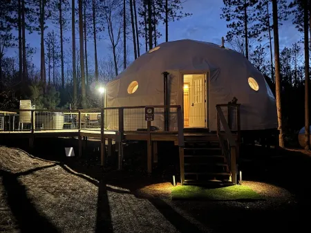 Löyly Luxury Dome, Hot Tub, Sauna, Plunge, King, Queen, Kitchen, Sleeps 4, N. MI