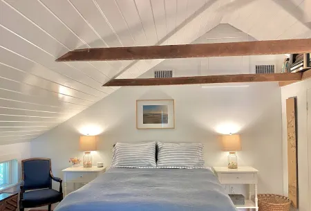 1820 Whaling Captain's Home - A Walk to a Coffee or Cocktail! Отели рядом с достопримечательностью «Peconic Cruise Line»