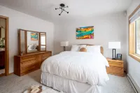 Camp Tu’Wani Ski-in/Ski-out Condo Retreat Big Sky