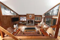 Mountain Cabin with long range views, privacy, and more.
