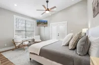 Relaxing family friendly farmhouse minutes from the shops at Wimberley square!