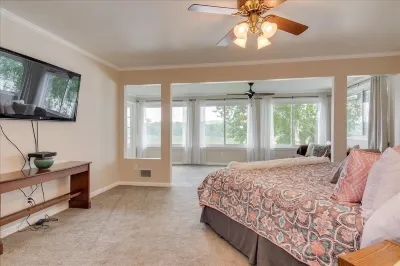 Ultimate Waterfront Escape: Poolside Relaxation & Fishing, Kayak & Fire Pit Fun!