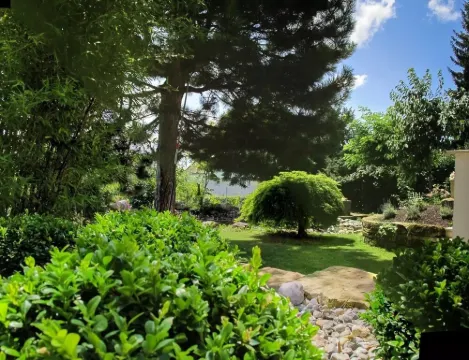 Holiday apartment with a special flair, view of the mountains and close to the lake.