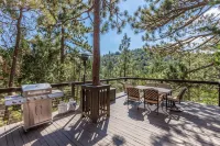 Calgary Haus - woodsy cabin vibes surrounded with nature, comfort, and style