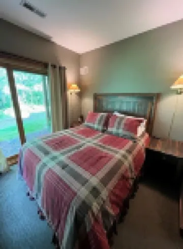 Lola’s Lodge Ski-In/Ski-Out 3 bedroom Lodge near hiking/golf