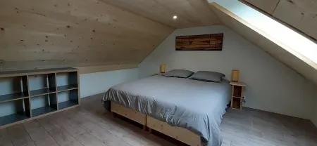 Chalet Avec Bain à Remous Privatif Près du Canal Отели в г. Финистер