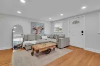 Quaint Royal Cottage @ Historic Leesburg