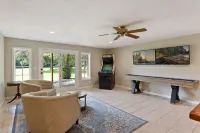 Private home on 18th hole of Beautiful Butternut Hills. 25 Minutes to Hayward! Hotels in Madge