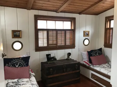 BlueDoor Cottage- A Balboa Island Favorite w AC! Отели рядом с достопримечательностью «Ньюпорт-Бич»