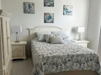 Cheerful & Vibrant Home Near Mineral Springs Hotels in Warm Mineral Springs