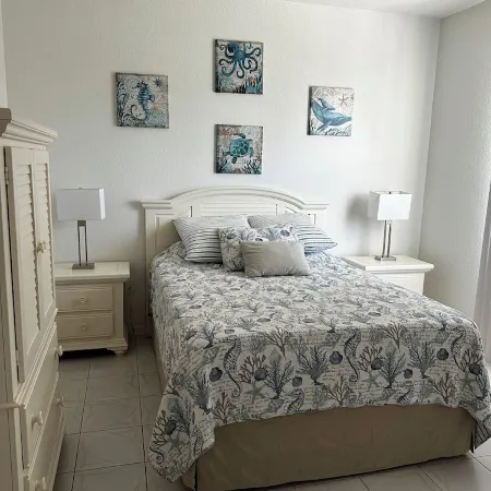 Cheerful & Vibrant Home Near Mineral Springs