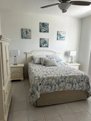 Cheerful & Vibrant Home Near Mineral Springs