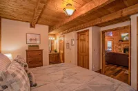 Winter Sale! Less Than 1 Mile to Parkway! Hot Tub!  Views!