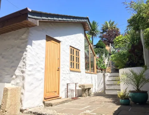 Quay Courtyard, cottage on Quay Road, alongside Charlestown Harbour.