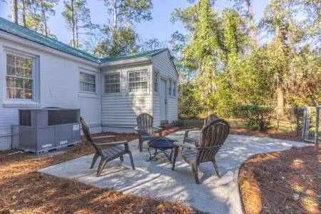Forest Hills Cottage - 4.2 Miles from Masters