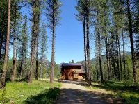 Mazama Mountain Hideaway is waiting to be your basecamp for fun! Now with A/C!