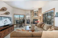 2 Master Suites & Great Location - 무료 와이파이