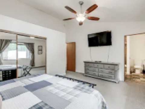 Flagstaff/Grand Canyon/Snowbowl/Williams/Sedona Area- Family Retreat 卡馳納山莊酒店